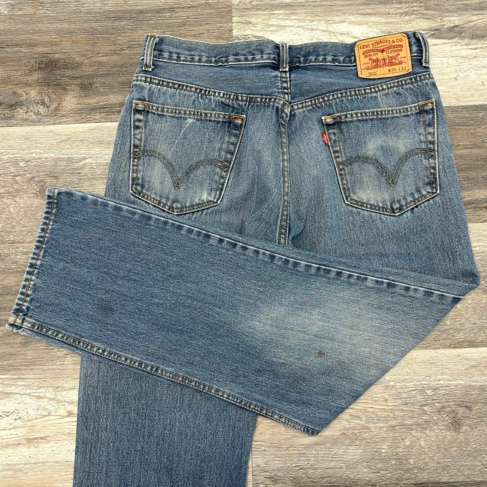 Vintage Y2K Levis 505 Mid Wash Blue Mens 36x31 Regular Fit Denim Jeans Red Tab‎